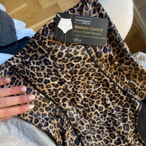 Waste shaper  - Säljer denna helt oanvända waist shapern i storlek S