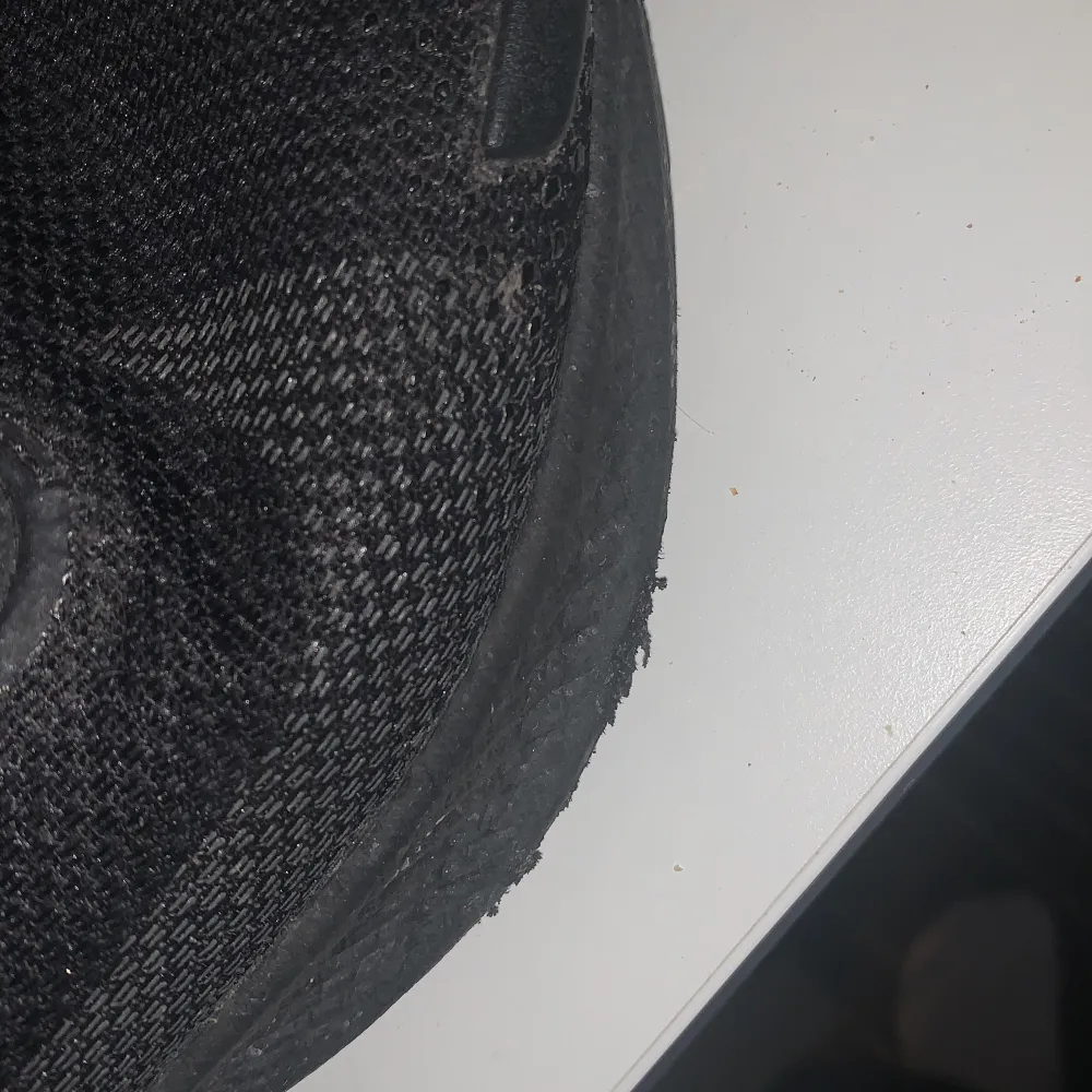 Svarta gortex skor från Nike, cond 6/10 har slit skador men inga andra defekter . Skor.