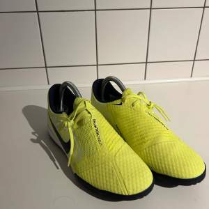 Adidas phantom inomhus skor gula Storlek 41 passar även storlek 40 Använd 1 gång