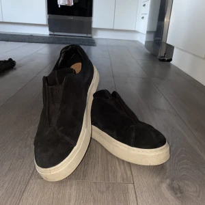 Eytys🖤 - Stilrena Eytys som är väldigt snygga till alla sorter av jeans!  Väldigt bra cond