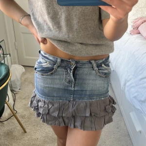 Kjol!  - Så snygg kjol som är för tight för mig som brukar ha M❤️