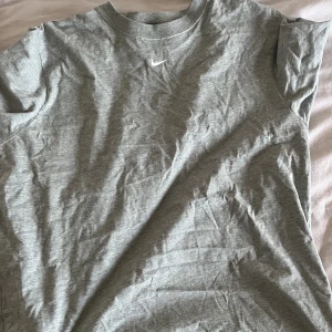 Nike T-shirt - Nike T-shirt i storlek S. Nästan aldrig använd 