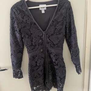 Klänning - Rebecca Stella - XS - bra skick, skriv om ni har frågor🩷