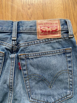 LEVIS jeans kjol - Betalning sker via Swish 