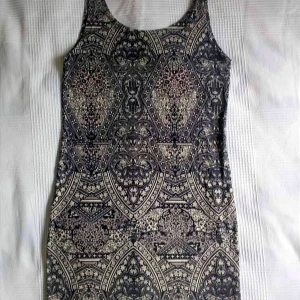 Bohem klänning  - Så fin mönstrat klänning i storlek L 