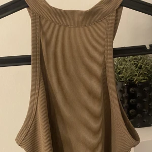 Linne - Ett brunt fint linne från shein. Den är för liten för mig därför säljer jag nu den! 