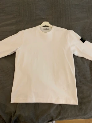 Stone Island Sweatshirt  - Säljer min Stone Island tröja som är i storlek L. Sparsamt använd sp skulle säga att den är 9/10.