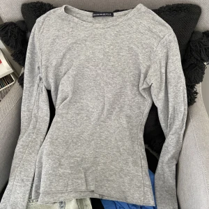 Långärmad tröja Brandy - Jättemjuk och skön långärmad tröja från Brandy Melville, i nyskick!💘