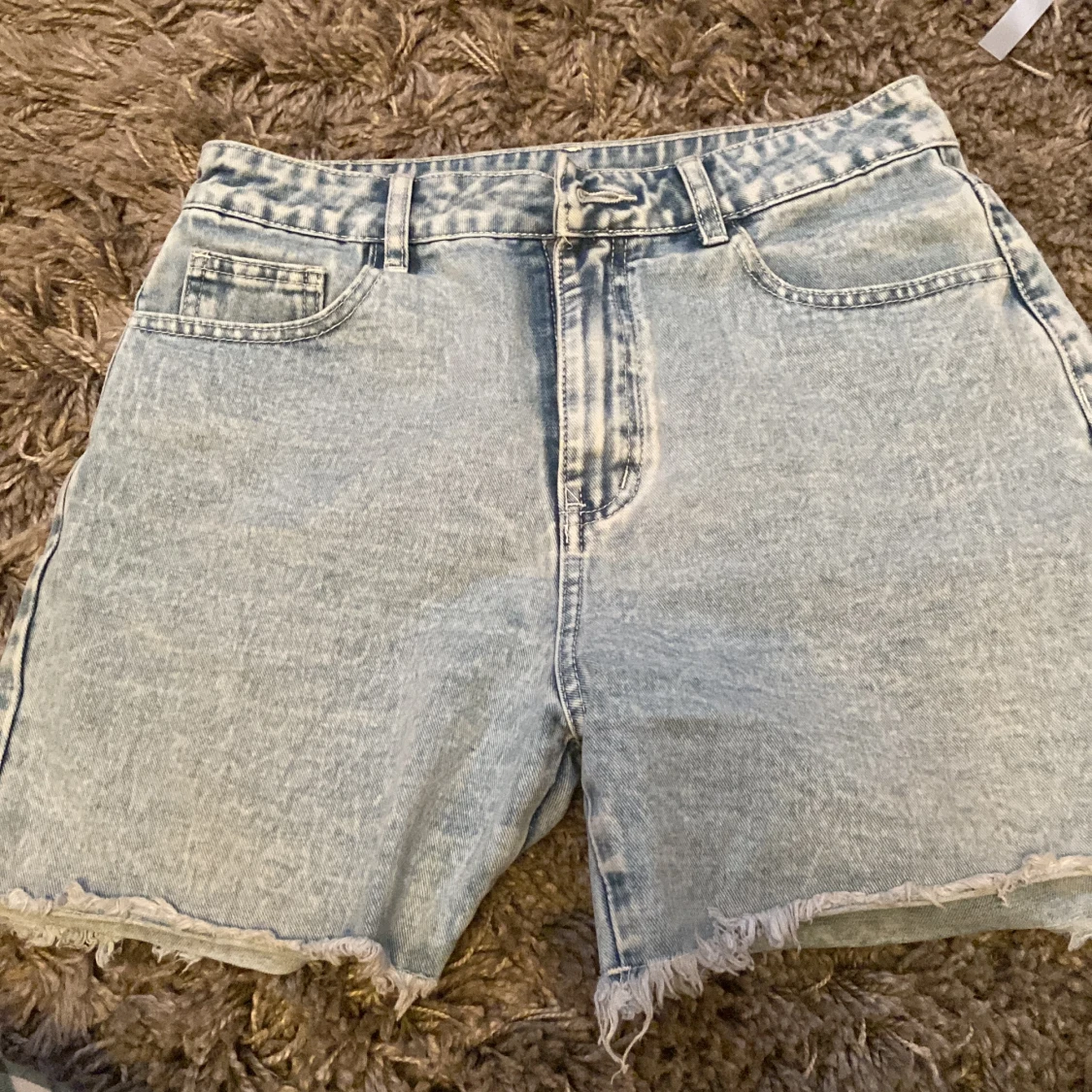 ljusblå jeansshorts