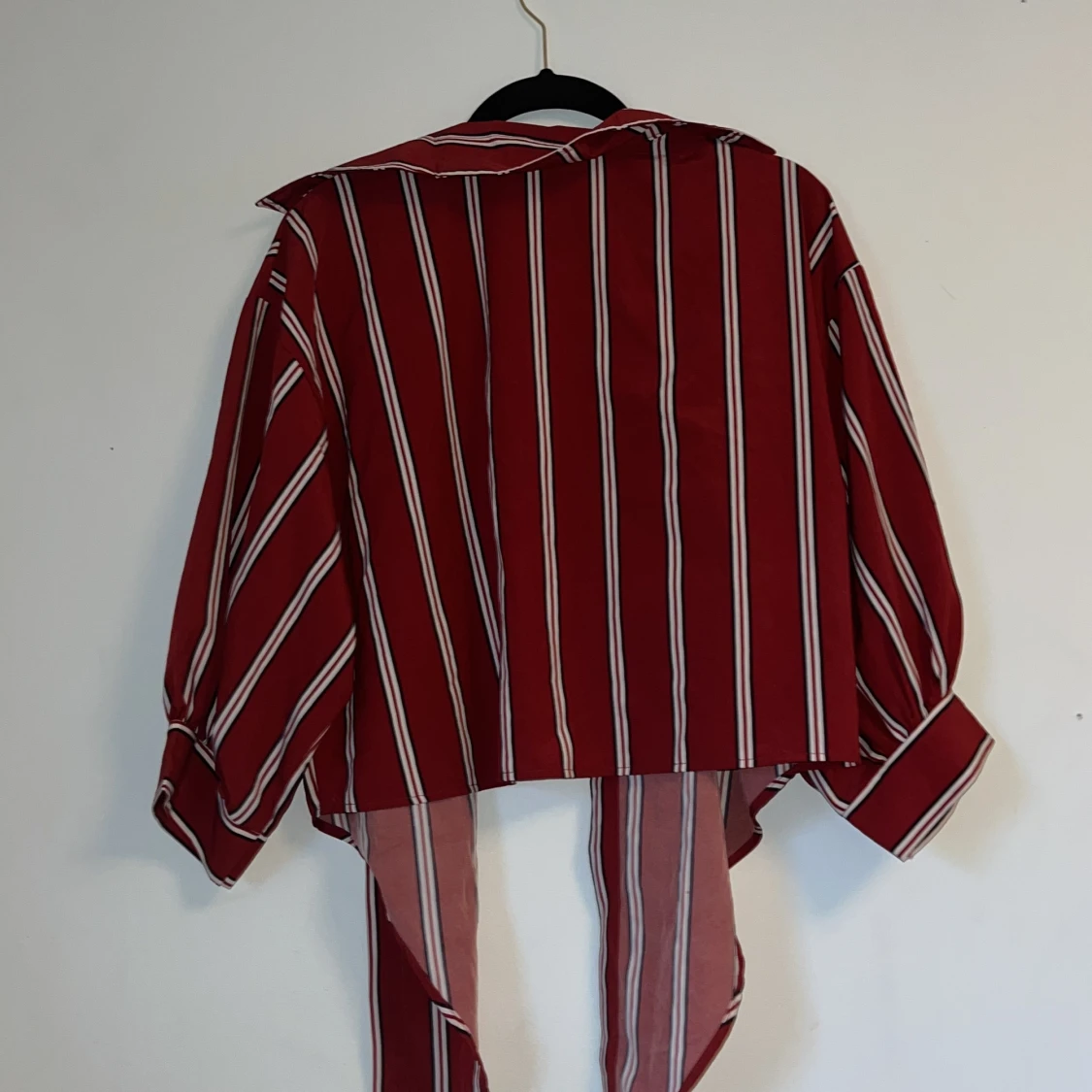 Röd blus man kan knyta  - 90