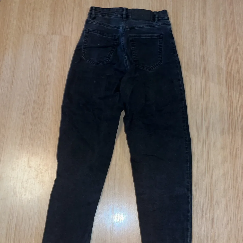 Breda jeans utan tecken på användning. Jeans & Byxor.