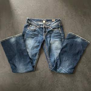 Coola jeans köpta på Urban outfiters i bra skick😎