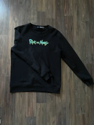 Tröja - Tröja med Rick & Morty motiv