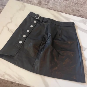 Berskha kjol - Jätte fin knappt använd berskha kjol i strl S!! 90kr