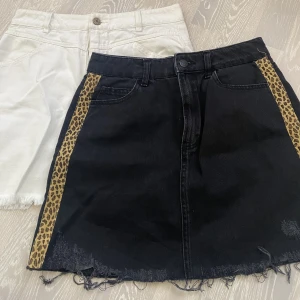 Jeanskjol stl S  - Jeanskjolar i stl S/36 från bershka och mango! 🤍 säljer dom tillsammans för bra pris 💋