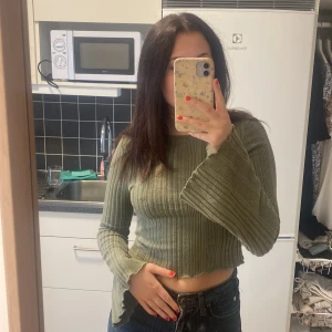 Snygg olivgrön tröja 🫒 - Snygg olivgrön tröja! 