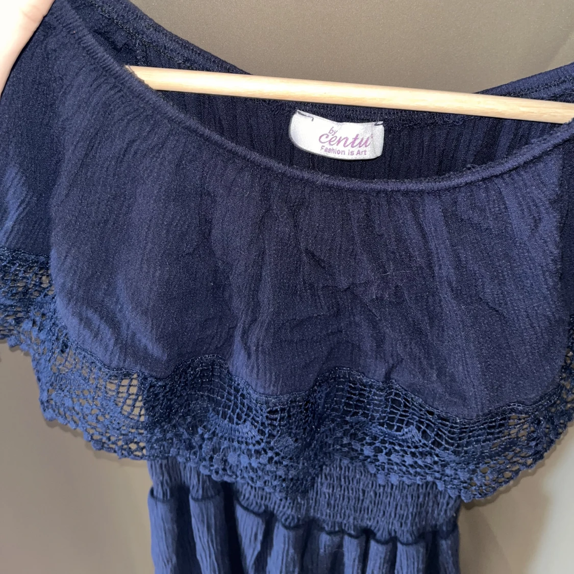 Klänning med volangspets  - 91