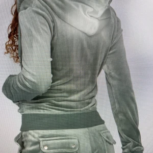 ÖNSKAR KÖPA !  - Önskar köpa Juicy Couture set i storlek XS på byxorna och tröjan i i storlek S eller XS  gärna runt Örebro trakten. Valfri färg skriv gärna vad ni har. 