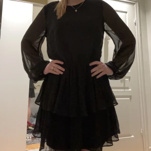 Assnygg klänning  - Riktigt snygg klänning från Ginatricot som tyvärr aldrig kommit till användning, riktigt bra kvalite 