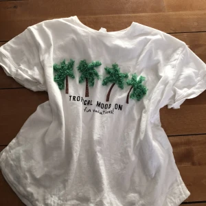 T-shirt  - Sommar thissa!! Superfin, barnstorlek men passar xs/s!