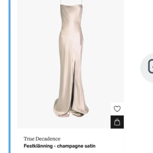 SILKESKLÄNNING! - Min faktiskt klänning! Jag älskar verkligen den här men jag kommer tyvärr inte i den längre..😔 PRIS KAN DISKUTERAS!