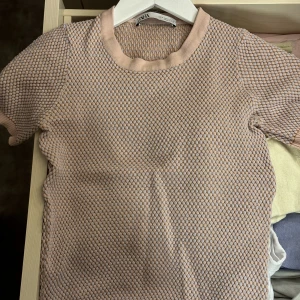 Zara tröja rosa - Rosa tröja från zara. Storlek S. Mycket fin inför sommaren