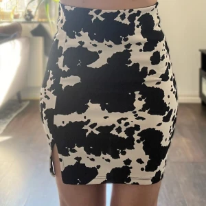 Cow-print kjol - Söt minikjol i cow-print från Gina Tricot, endast använd 1 gång!