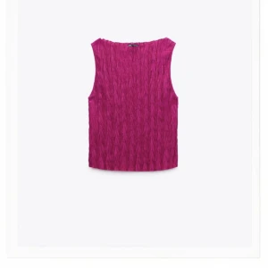 Topp zara - Oanvänd topp i jacquard från zara😊 superfin men kände it att den passa mig🫶🏼