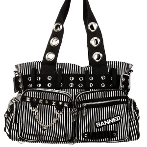 Banned väska - Säljer i bra skick 😍 ungefär två år gammal!