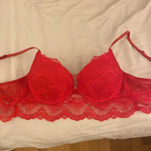 Push up bh - Extreme push bh i röd spets❤️❤️använd några gånger
