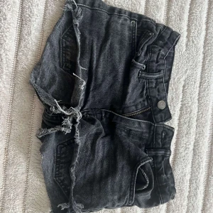 Shorts  - Jätte fina shorts, säljer pga att dom är försmå för mig!