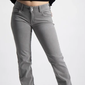 Gina Tricot Jeans - Gina Tricot Jeans bootcut grå. Storlek 164 och passar mig som är 160, knappt annvända 