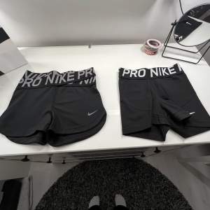 Träningsshorts från Nike som knappt använts! Modellerna är olika, men båda shortsen är i strl XS. !!( Köp båda för 150:- )!!
