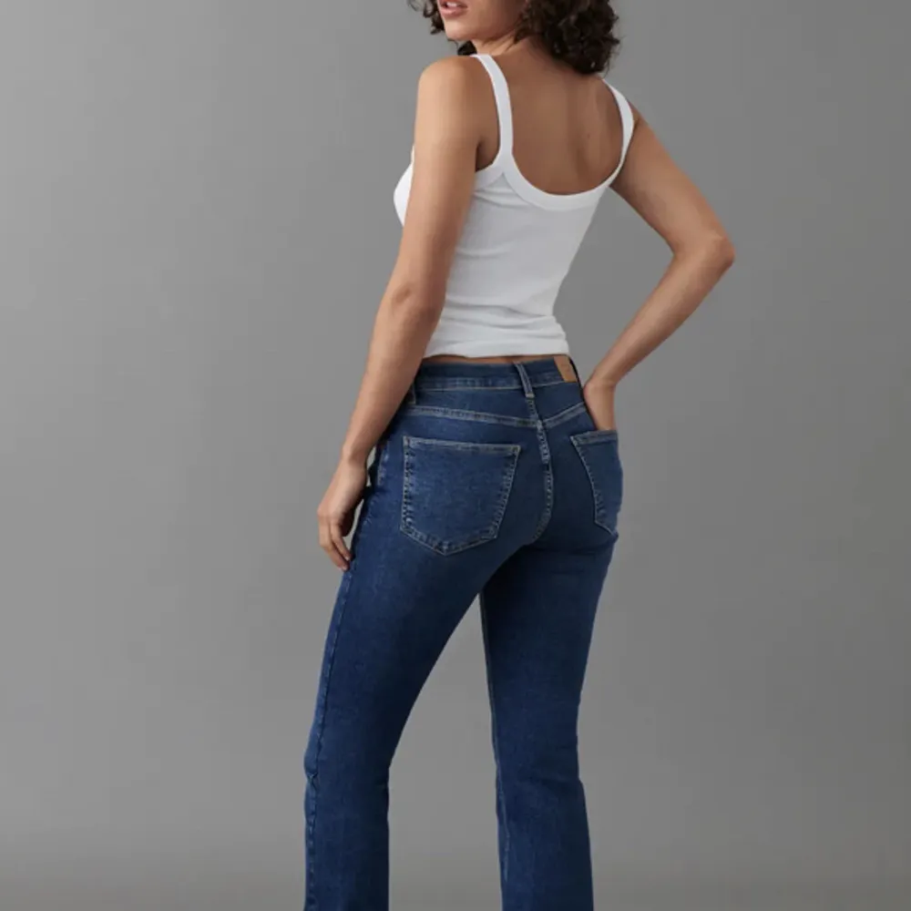 Lågmidjade jeans från Gina. Små defekter längst ner, skriv för bild.. Jeans & Byxor.