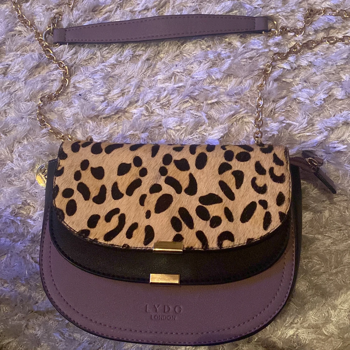 Axelremsväska från LYDC London