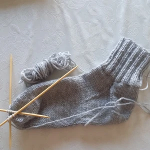 Nya gråa raggsockar stl 45 - Varma och sköna raggsockar i grått.