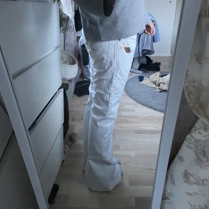 Diesel jeans - Lågmidjade diesel jeans med fina broderingar! Jag är 161 för referens