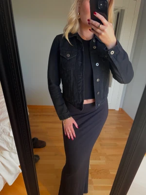 Jeansjacka  - Snygg jeansjacka i storlek XS ✨💗sparsamt använd utan defekter ⭐️🧡