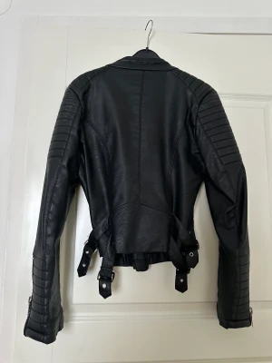 Voyelles skinnjacka - God skick, knappt använd, storlek 38