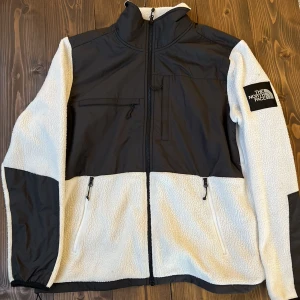 North Face fleecejacka - Mycket bra skick, knappt använd, storlek L. Hör gärna av dig om du har några frågor!