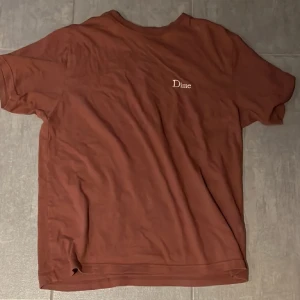 Dime T-shirt  - Vinröd dime tshirt