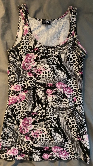 Linne - Ett jättefint linne som tyvärr inte kommer till användning🙏🐺