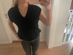 Ribbstickad väst - Stickad väst från Zara i ribbat tyg! 