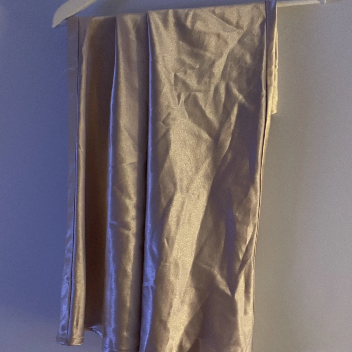 Midi kjol i satin  - 91