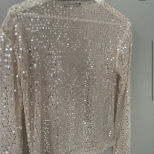 Glitter meshtopp - Säljer på @feliciassgarderob på instagram🫶🏻