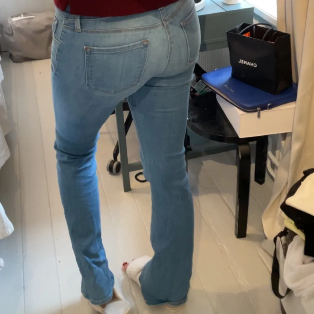 Super snygga lågmidjade bootcut jeans köpta på jbrand, original pris ca 1600 kr. Jeans & Byxor.