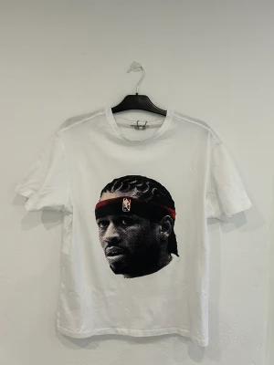 Allen Iverson tee  - En Allen Iverson tröja tryckt av mig. Storlek S. Säljer den för 300kr