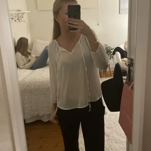 Söt blus - Jättefin blus som endast är använd ca 3 gånger💞💞