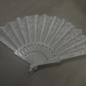 Bröllop accessoar  - Säljer min vikbara fläkt. 50 kr 