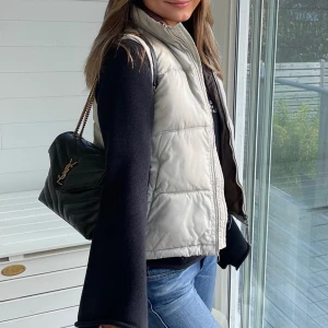Väst - Säljer denna superfina väst som jag tyvärr inte får tillräckligt med användning för </3